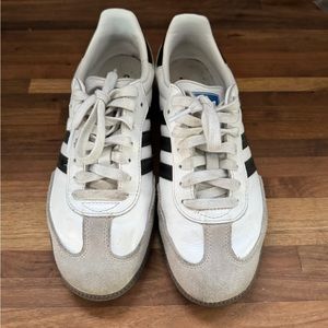 White adidas samba sneakers size 6 men’s/8 women’s. Like new!